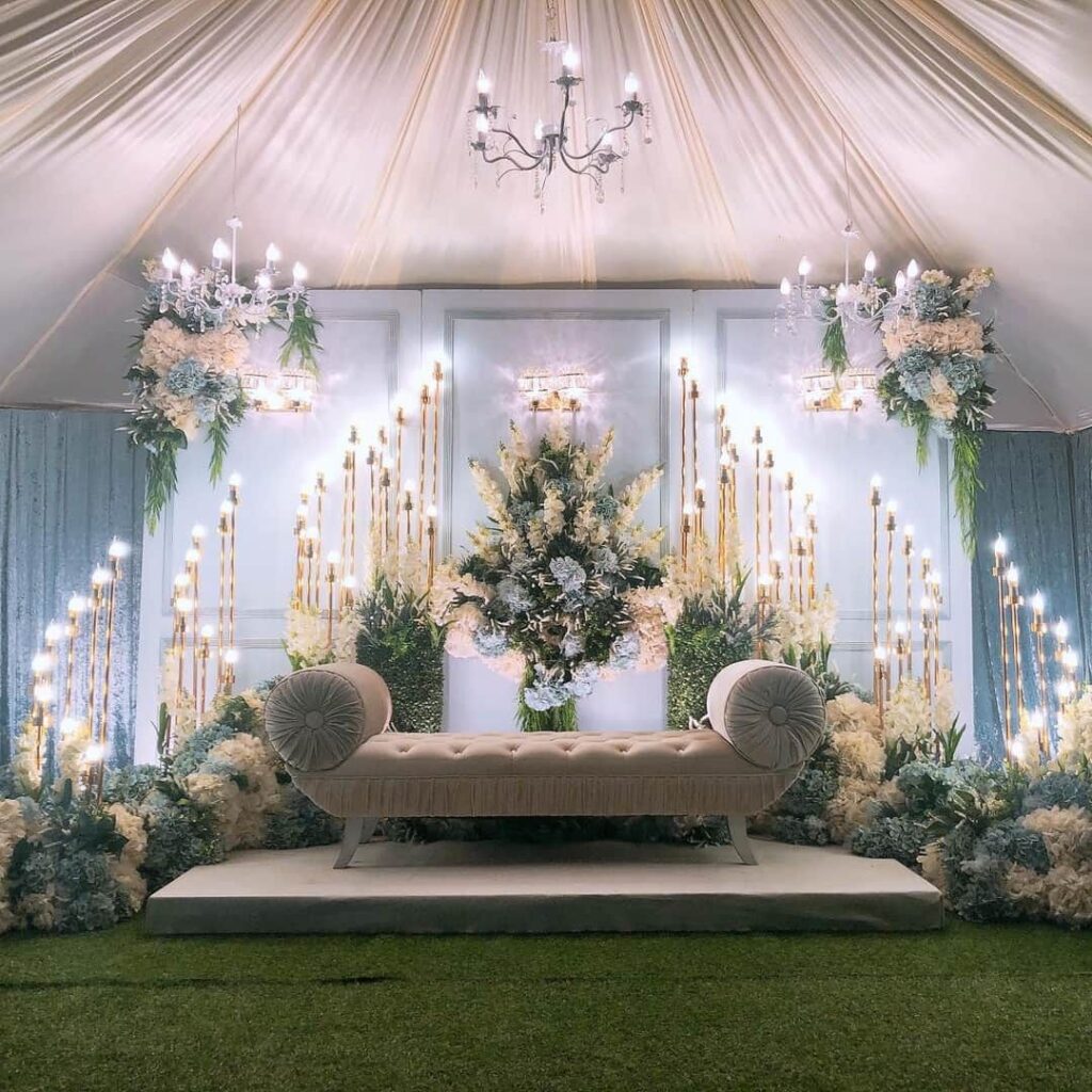 Decoration with lights and a white flower theme