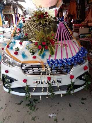 Wedding car decoration - Indian style #Traditional #weddingcar # cardecoration #indian #style #diy 